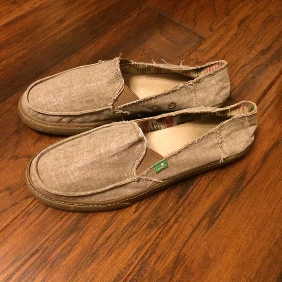 Tan Sanuks
