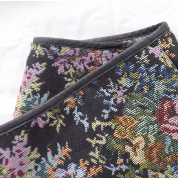 Forever 21 floral high-waisted shorts. - Picture 2 of 2