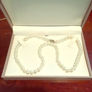 Freshwater pearl necklace