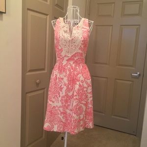 Pink and white summery dress with pockets!