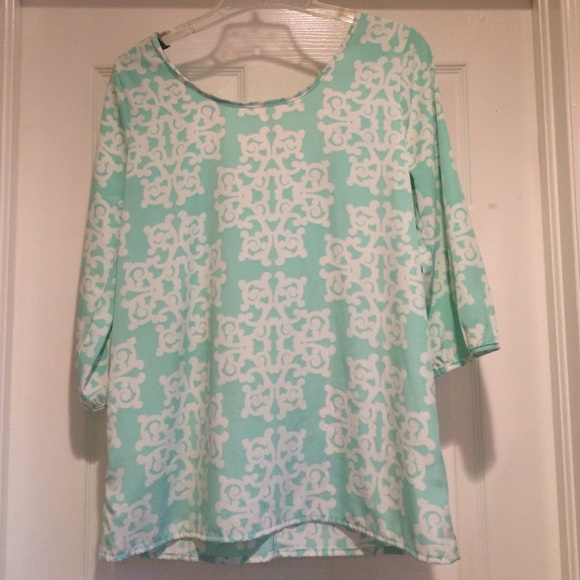 Silk turquoise and white 3 quarter sleeve shirt