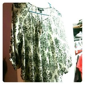 Black and white boutique top