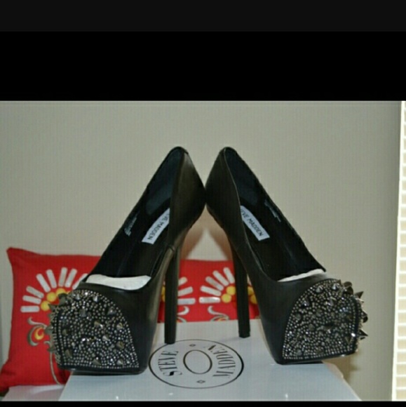 Steve Madden Black Spiked Pumps **Bananaz** - Picture 2 of 4