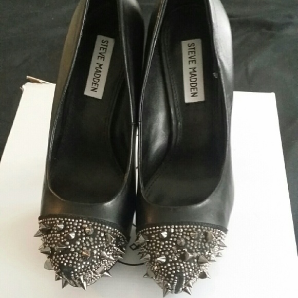 Steve Madden Black Spiked Pumps **Bananaz** - Picture 3 of 4