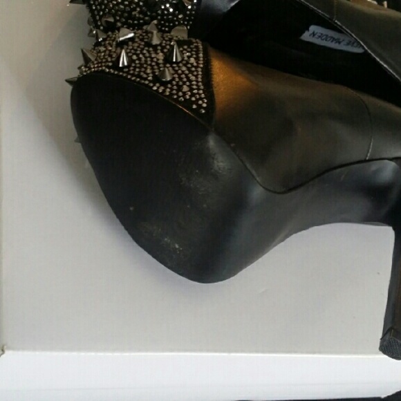 Steve Madden Black Spiked Pumps **Bananaz** - Picture 4 of 4