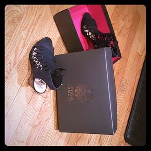 Shoes with wooden wedge