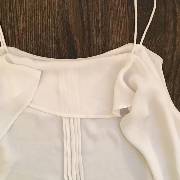 White ruffle tank top - Picture 2 of 4