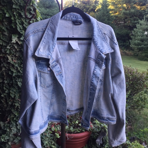 Label Be cropped Denim Jacket NWT size 24