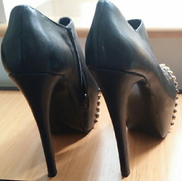 STEVE MADDEN VAMPIREE SPIKED BOOTIES - Picture 3 of 4