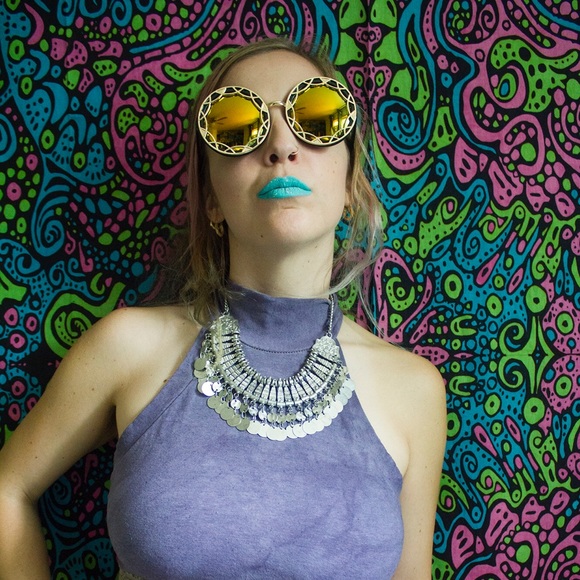 LAST! Gold Oversized Mirror Burner Sunnies - Picture 4 of 4