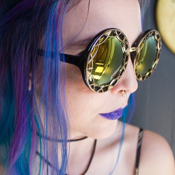 LAST! Gold Oversized Mirror Burner Sunnies - Picture 2 of 4