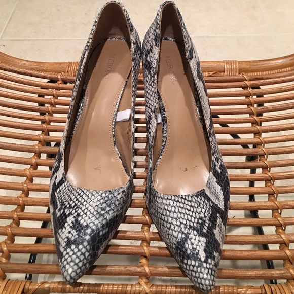 Snakeskin (imitation) Merona pumps