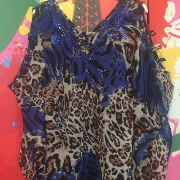 Blue leopard top