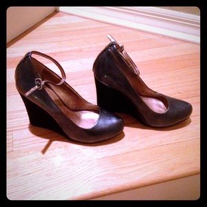 BCBGeneration charcoal/black wedges