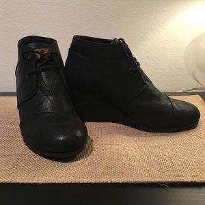 TOMS Desert Wedge in Black Metallic - BRAND NEW!!