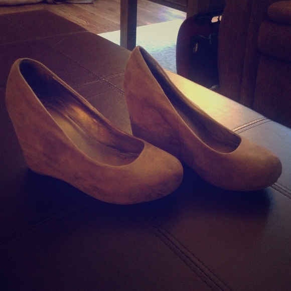 Close-toed wedges
