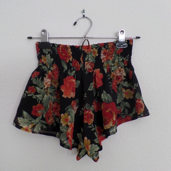 F21 Floral flowy shorts. - Picture 1 of 2