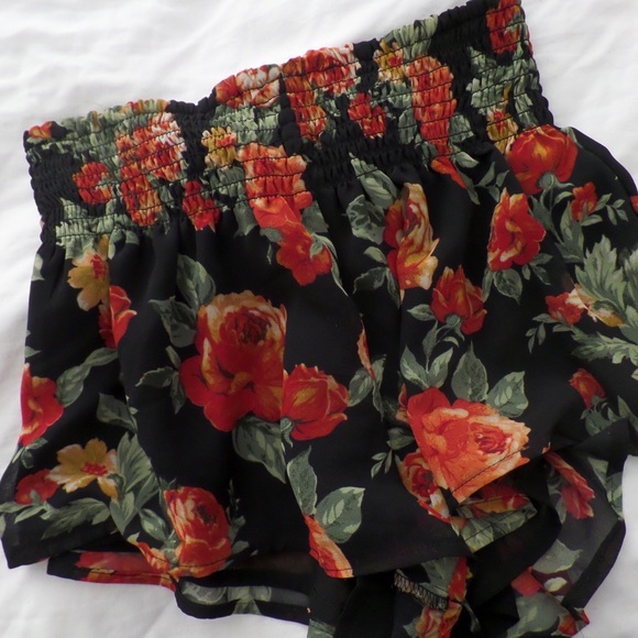 F21 Floral flowy shorts. - Picture 2 of 2