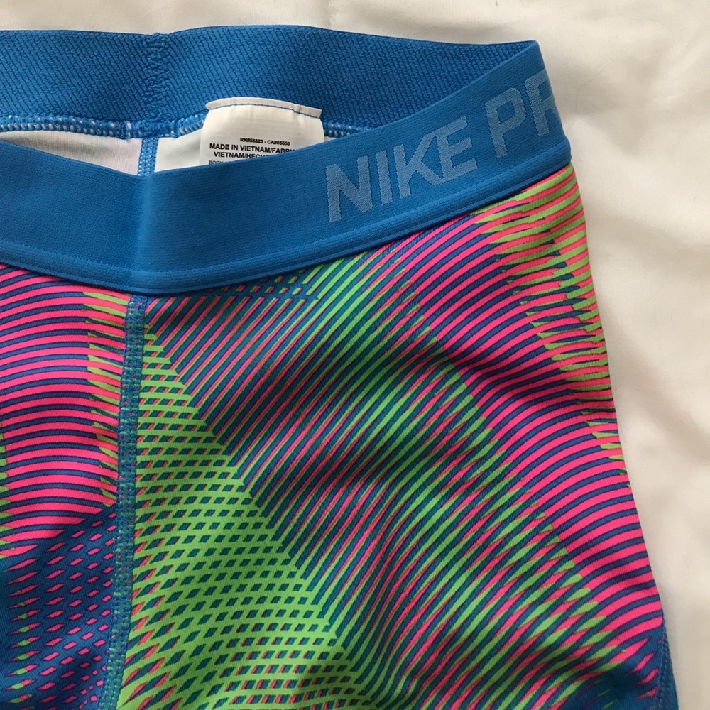 NIKE frequency hypercool tights