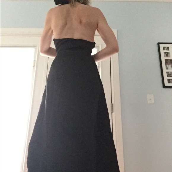 Classic black evening gown - Picture 2 of 4