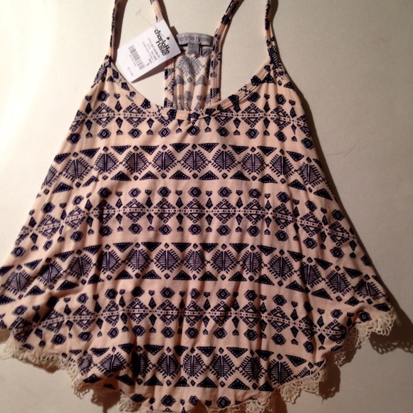 NWT shirt + shorts 2-piece outfit - Picture 2 of 4