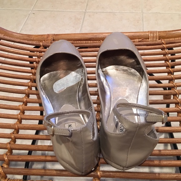 Steve Madden Nude Ankle Strap Flats - Picture 3 of 4
