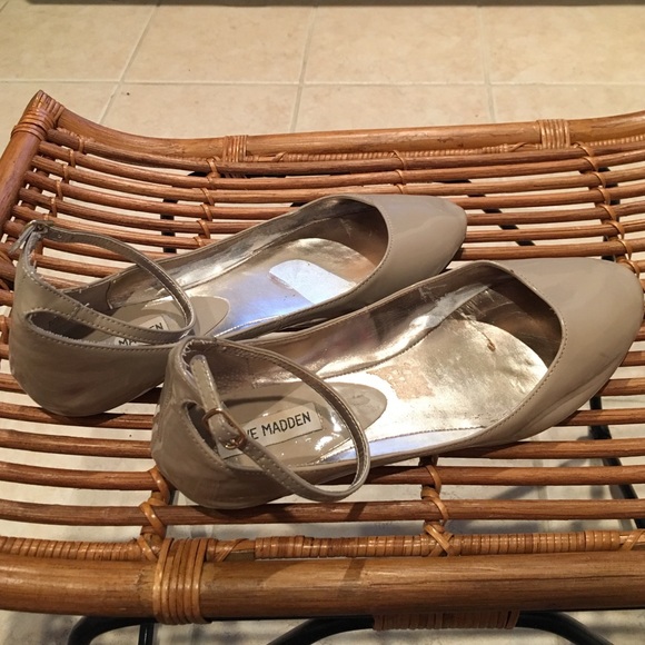 Steve Madden Nude Ankle Strap Flats - Picture 4 of 4