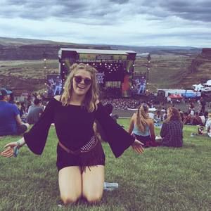 Meet your Posher, Olivia