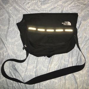 Northface CROSSBODY active bag.