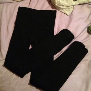 NWOT black fleece lined footed leggings w/ design
