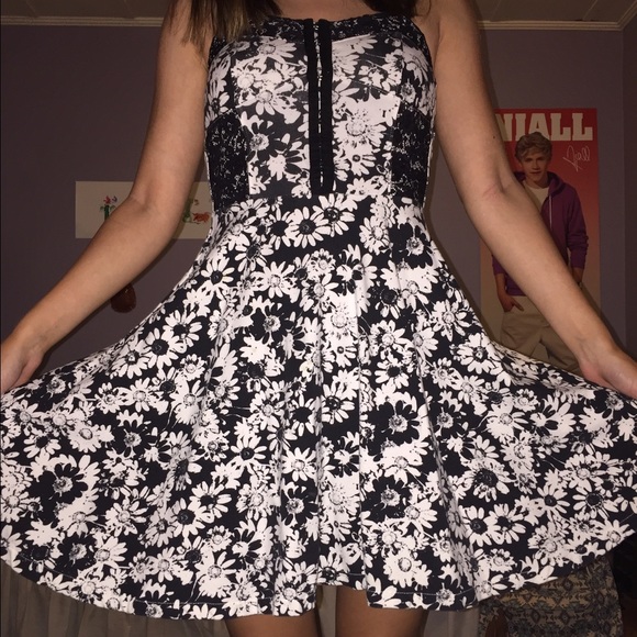 Dress - Picture 1 of 2
