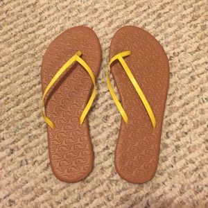 Vintages Vines flip flops