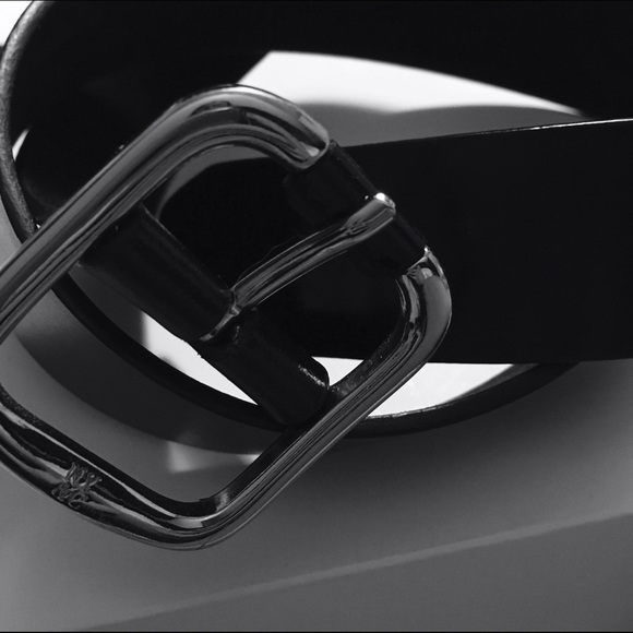 NY&Co black leather belt