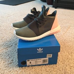 NEW Adidas Tubular Defiant