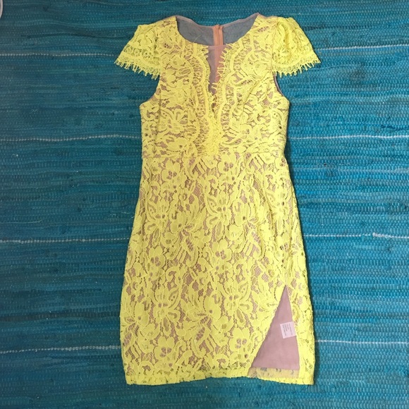 Yellow lace mini💛💛💛