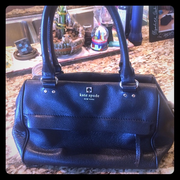 Black authentic Kate Spade bag w round handles