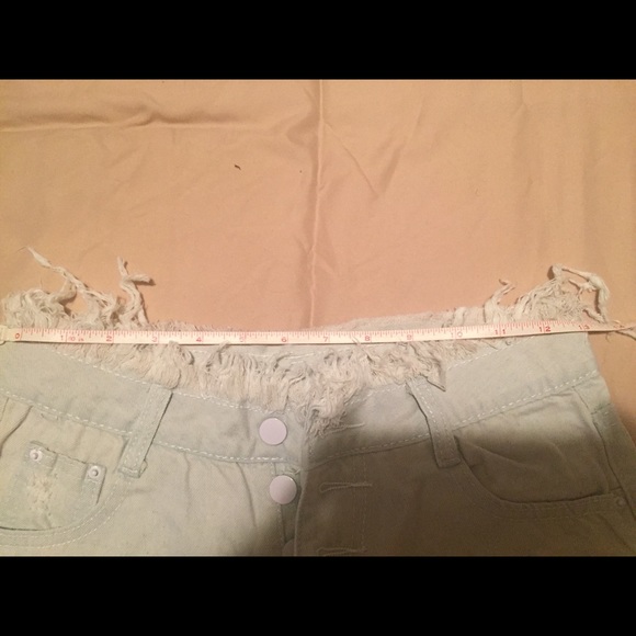 High waisted destroyed jean shorts size 26 - Picture 2 of 4