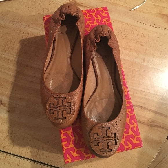 Tory Burch Reva flats - size 6, tan