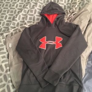 Women's Under Armour sweatshirt