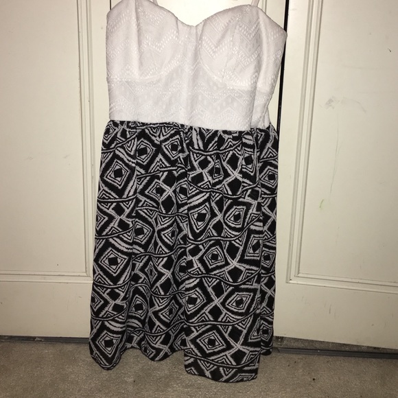 Super cute black and white sun dress ▪️▫️