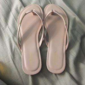 Issac Mizrahi pale pink flip flops, never worn