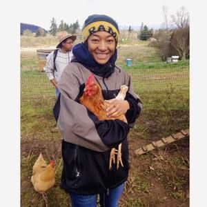 Meet your Posher, Raeven