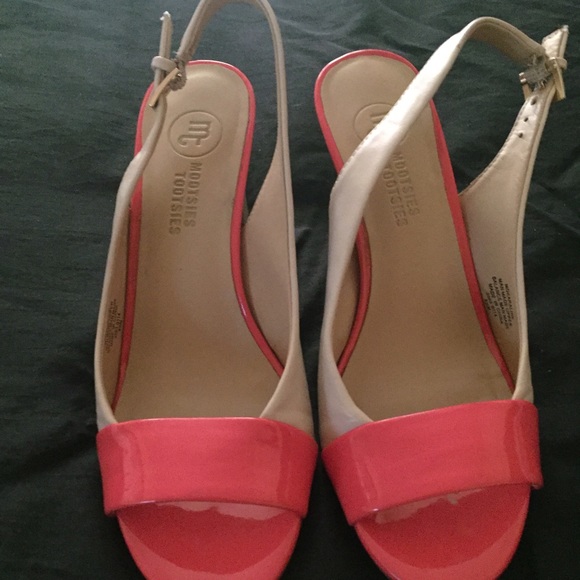 Coral  and Beige open toe sandal. - Picture 2 of 3