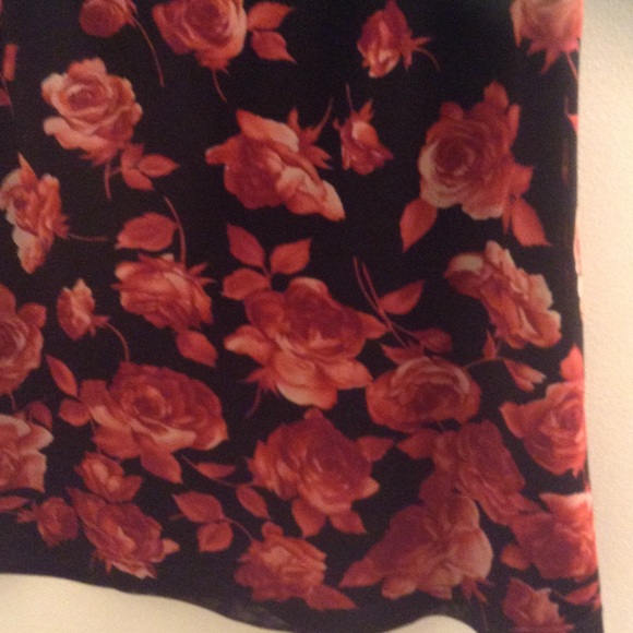 Falling Roses Skirt - Picture 3 of 3