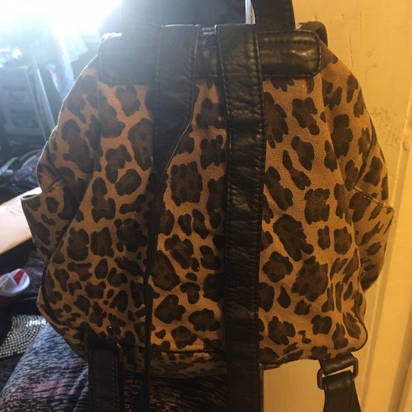 leopard print backpack - Picture 2 of 4