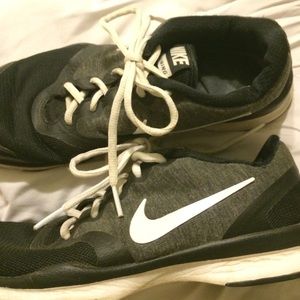 Nike training women's tennis shoe