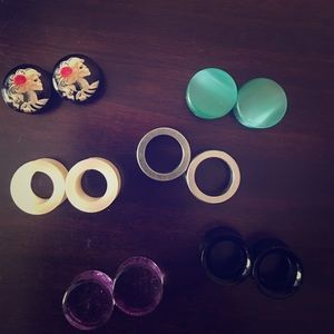 6 pairs of 5/8 plugs clean and good condition