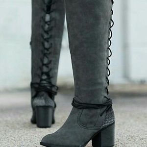 Beautiful gray bke boots