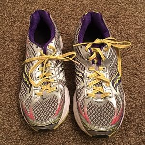 Moving sale extended! Saucony athletic shoes