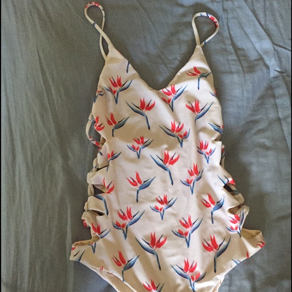 Acacia one piece $160 🅿️🅿️